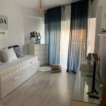 Acogedor Estudio En Primera Linea De Playa Benalmadena Ngoại thất bức ảnh
