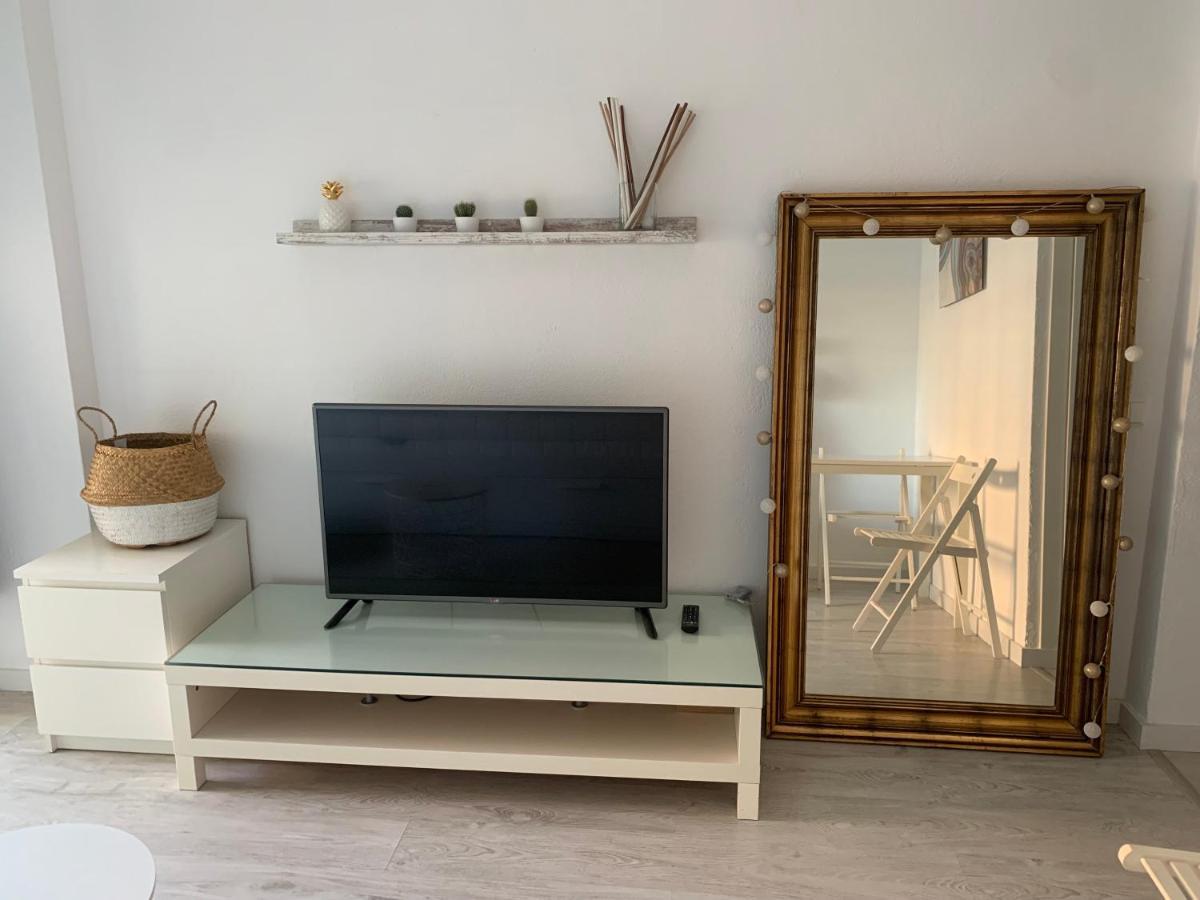 Acogedor Estudio En Primera Linea De Playa Benalmadena Ngoại thất bức ảnh
